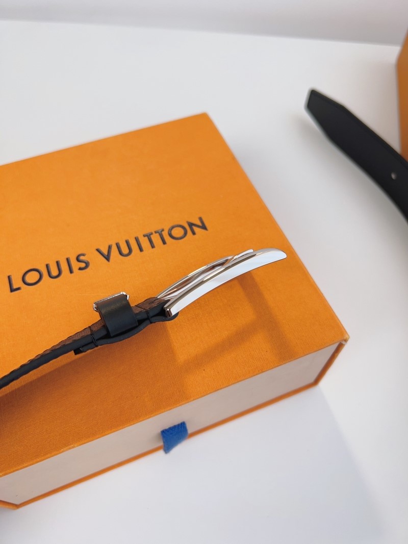 l0vis Vvtt0n belts